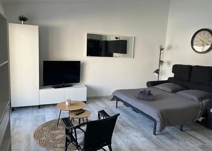 Studio Moderne Proche Centre Village